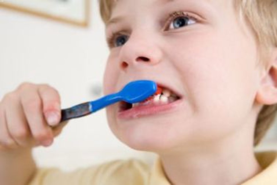 العادات الخاطئة لتنظيف الاسنان