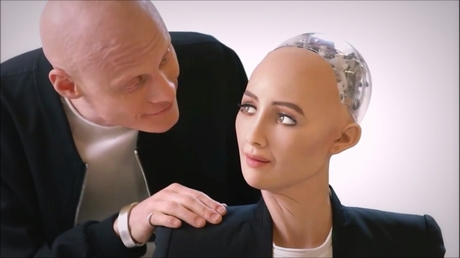 ديفيد هانسون: البشر سيتزوجون الروبوتات عام 2045