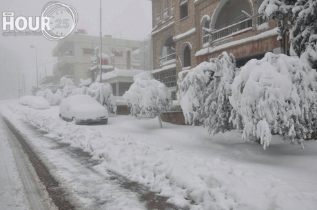 سماكة الثلوج في منطقة ظهر الجبل تبلغ نحو 15 سم وبدء ع...