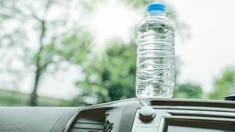 دراسة : زجاجة مياه  قد تحرق سيارتك